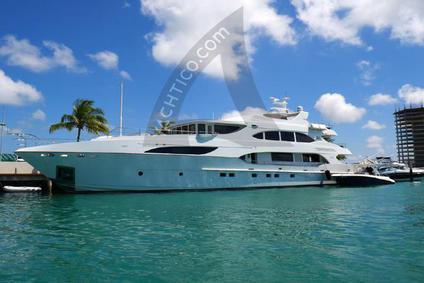Premium Yacht Vacation - Luxury Motoryacht Primadonna - Yacht Charter Caribbean | YACHTICO.com Premium Yacht Vacation - Luxury Motoryacht Primadonna - Yacht Charter Caribbean | YACHTICO.com